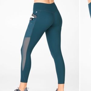 Fabletics Trinity Mid-Rise Pocket 7/8